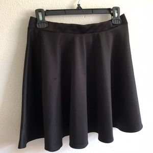 Flowy Black Mini Skirt 🖤